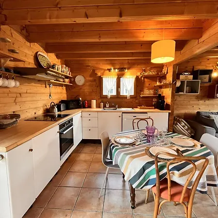Maison En Bois En 2eme Ligne * グジャン・メストラ